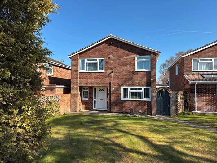 4 Bedroom Detached House To Rent In Coniston Road, Basingstoke, Hampshire, RG22