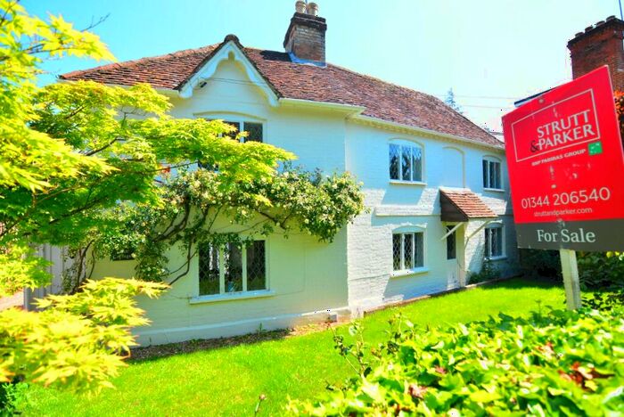 4 Bedroom Detached House For Sale In Blacknest Gate Road, Ascot, Berkshire, SL5