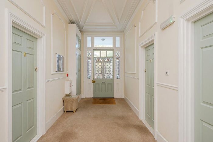 1 Bedroom Flat To Rent In Central Village Location, Kew, TW9