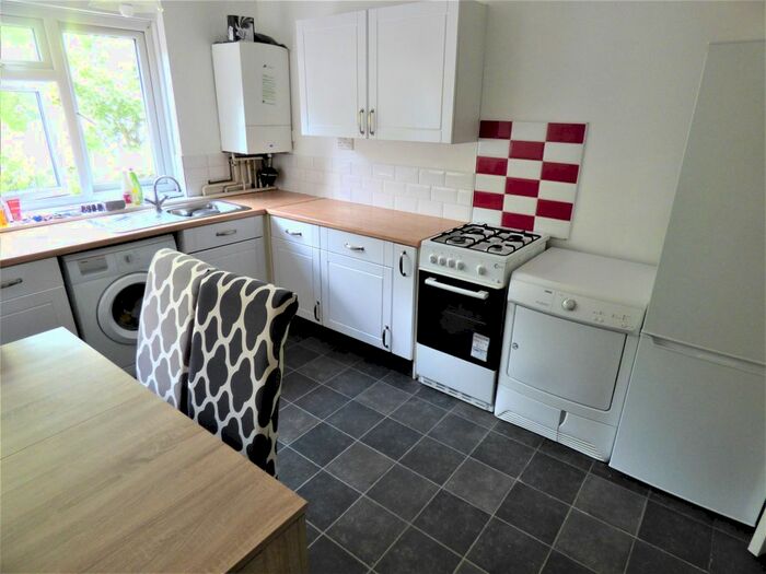 3 Bedroom Flat To Rent In Bushey Road, Bushey Road, Sutton, Surrey, SM1