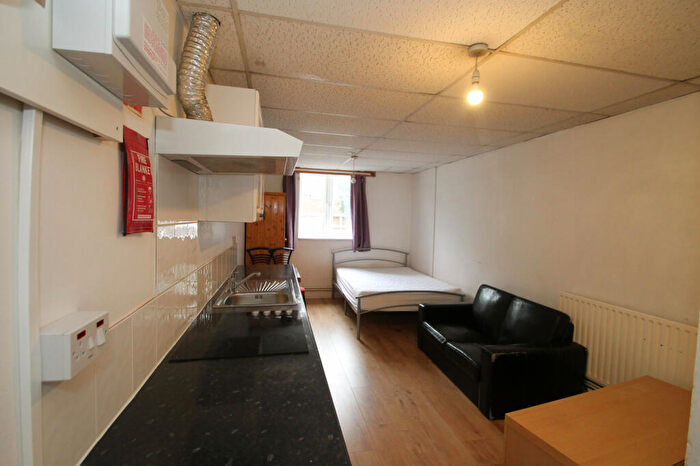 Studio To Rent In Kember Street, Islington, N1