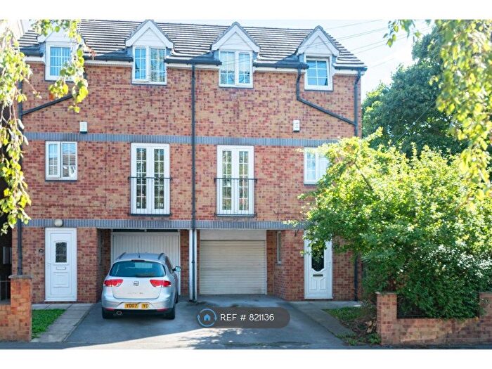 3 Bedroom Semi-Detached House To Rent In Birch Avenue, Leeds, LS15