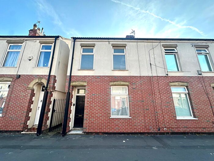 2 Bedroom End Of Terrace House For Sale In Holland Street, Hull, HU9