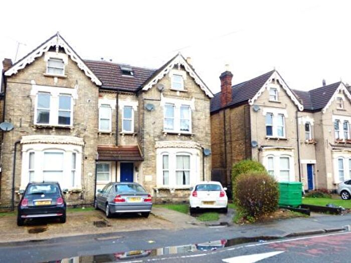 2 Bedroom Flat To Rent In Coventry Road, Ilford, Essex, IG1