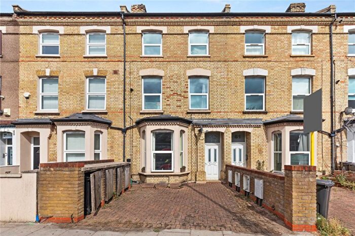 2 Bedroom Flat For Sale In Blackstock Road, London, N4