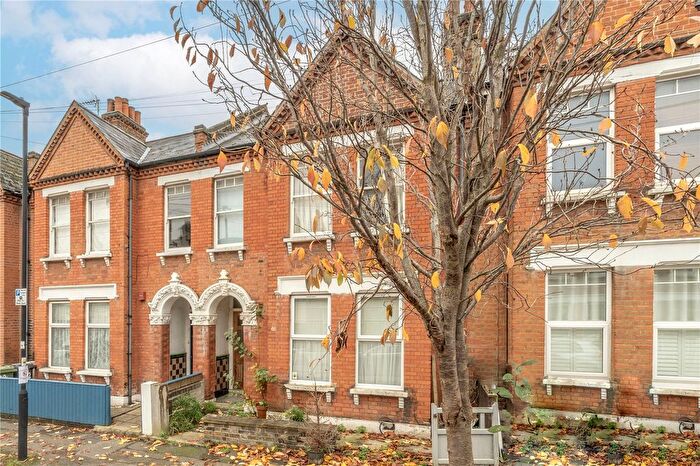 2 Bedroom Flat To Rent In Brading Road, London, SW2