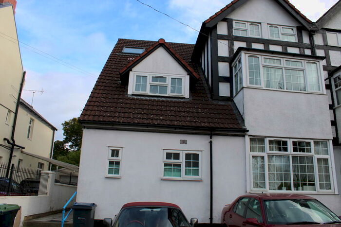 2 Bedroom Flat To Rent In Poplar Avenue, B17