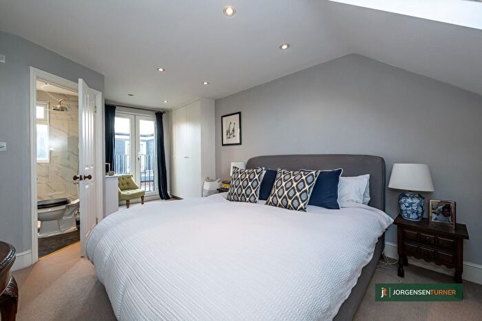 3 Bedroom Terraced House For Sale In Galloway Road, Shepherds Bush, W12