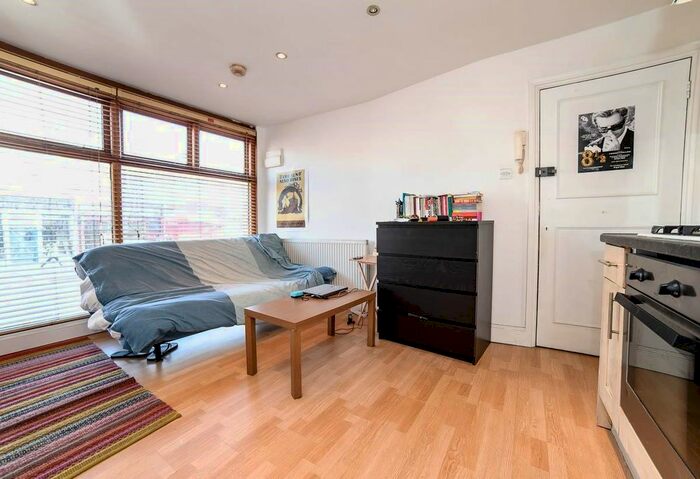 Studio To Rent In New Cross Road, New Cross, SE14