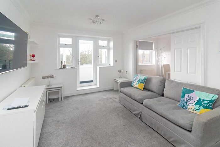 2 Bedroom Flat For Sale In Eaton Court, Edgwareway, HA8