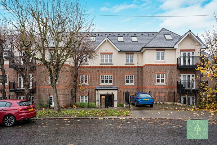 2 Bedroom Flat For Sale In Linden Way, Southgate, London, N14