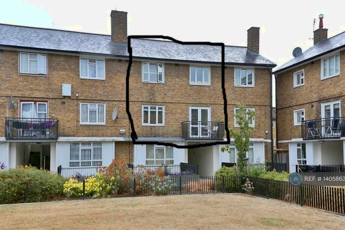 4 Bedroom Flat To Rent In Elizabeth Close, London, E14