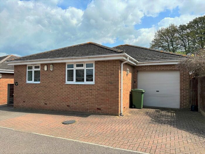 2 Bedroom Bungalow To Rent In New Barns Road, Penenden Heath, Maidstone, ME14