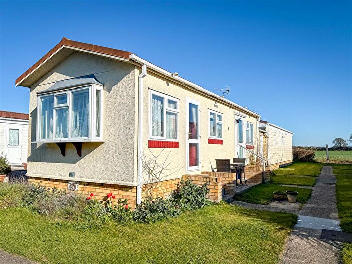 1 Bedroom Mobile/park Home For Sale In Meadowview Park, St. Osyth Road, Little Clacton, CO16