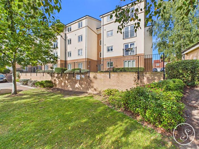 2 Bedroom Flat For Sale In Ash Court, Leeds, LS14