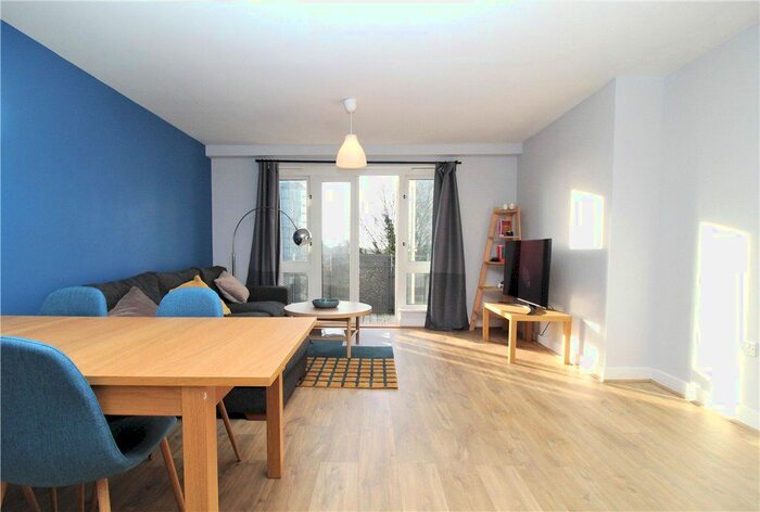 2 Bedroom Flat To Rent In Park Lane, Croydon, CR0