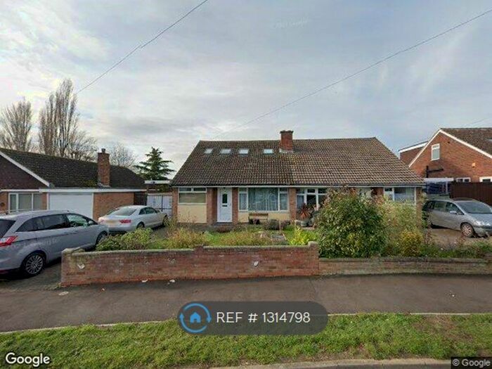 4 Bedroom Bungalow To Rent In Brookfield Road, Bedford MK41