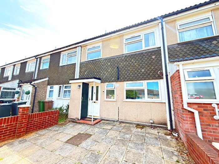 3 Bedroom Terraced House For Sale In Flint Close, Marsh Farm, Luton, Bedfordshire, LU3