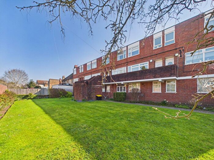 2 Bedroom Apartment For Sale In Clarence Road, Windsor, Berkshire, SL4