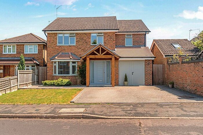 4 Bedroom Detached House To Rent In Phillips Close, Godalming, GU7
