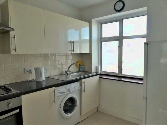 1 Bedroom Flat To Rent In Eastern Avenue, Newbury Park, IG2