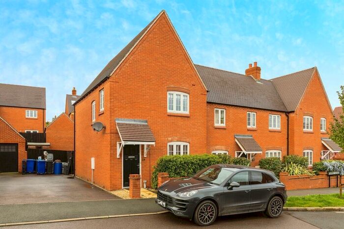 3 Bedroom Semi-Detached Villa To Rent In Foxhills Way, Brackley, NN13