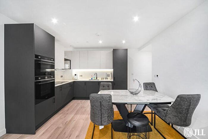 2 Bedroom Apartment To Rent In Willowbrook House, London, N4