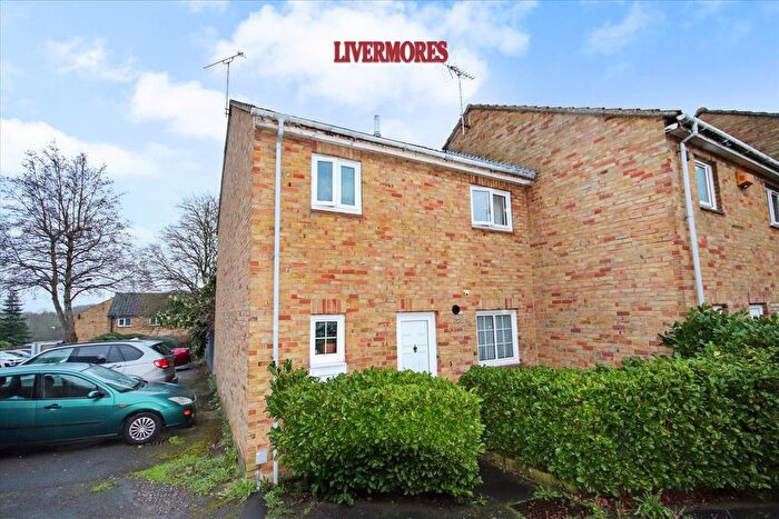 3 Bedroom End Of Terrace House For Sale In Page Close, Bean, Dartford, DA2