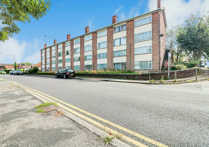 2 Bedroom Flat To Rent In Southend Road, Stanford-le-hope, SS17