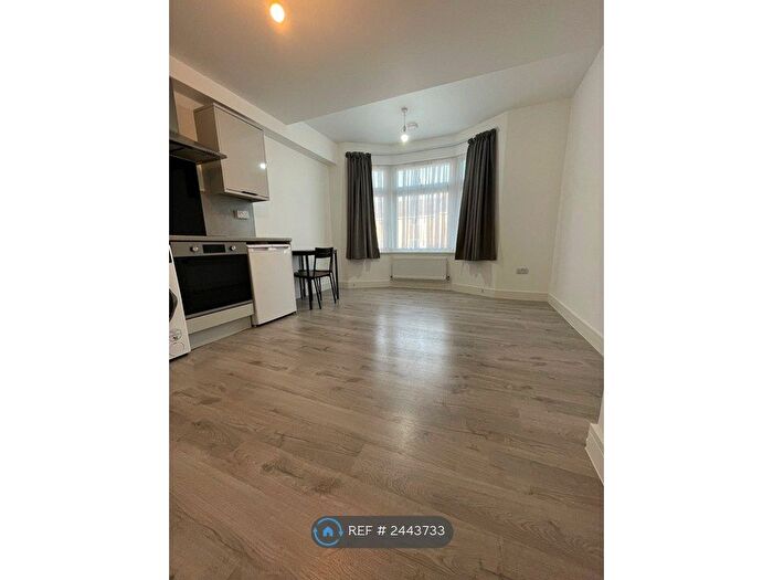 1 Bedroom Flat To Rent In Park Road, London, N11