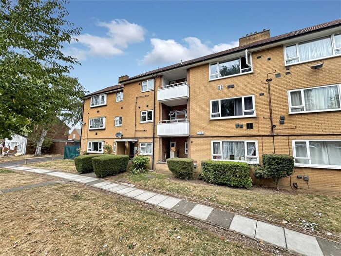 2 Bedroom Flat For Sale In Ringway, Southall, Heston, UB2