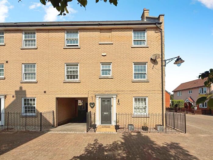 3 Bedroom Semi Detached House For Sale In Damselfly Road, Ipswich, Suffolk, IP3