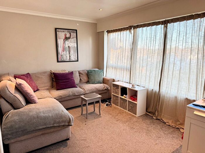 1 Bedroom Flat For Sale In Longbridge Road, Horley, RH6