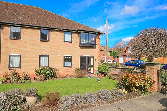 2 Bedroom Retirement Property For Sale In Park Lodge, Billericay, CM12