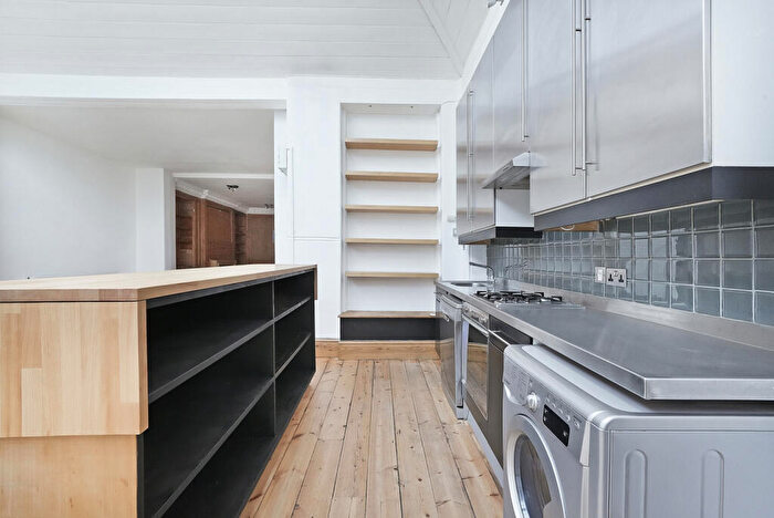 2 Bedroom Flat To Rent In Cross Street, Canonbury, N1
