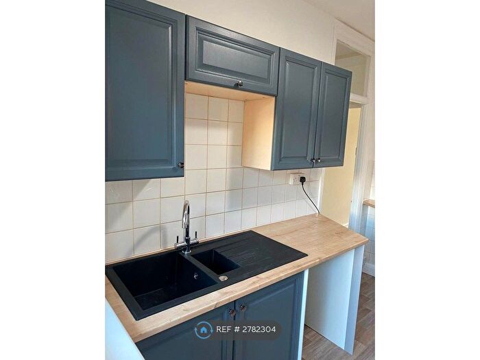 3 Bedroom Flat To Rent In Shirley Avenue, Chatham, ME5