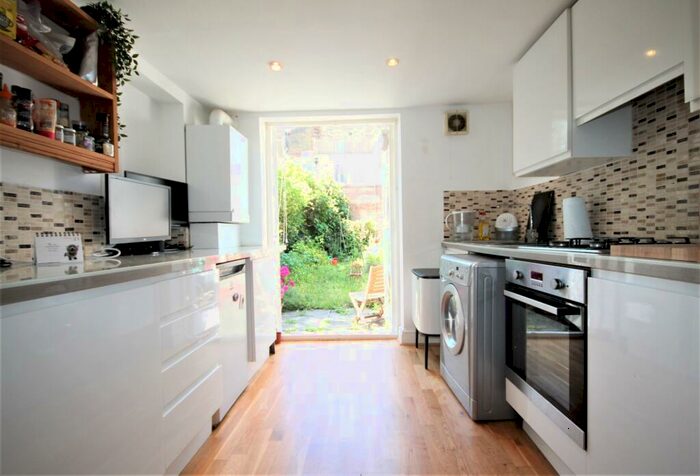 1 Bedroom Flat To Rent In Mayton Street, Islington, N7