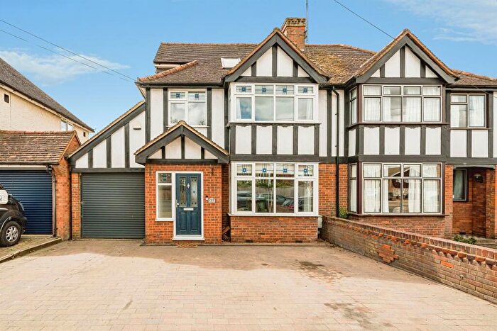 4 Bedroom Semi-Detached House For Sale In Tring Road, Aylesbury, HP20