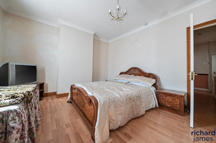 3 Bedroom Terraced House For Sale In Beatrice Street, Gorse Hill, Swindon, SN2