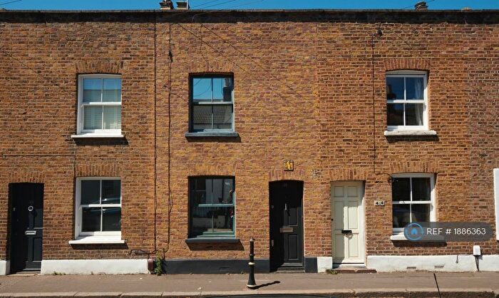 2 Bedroom Terraced House To Rent In Queens Road, London, SW14