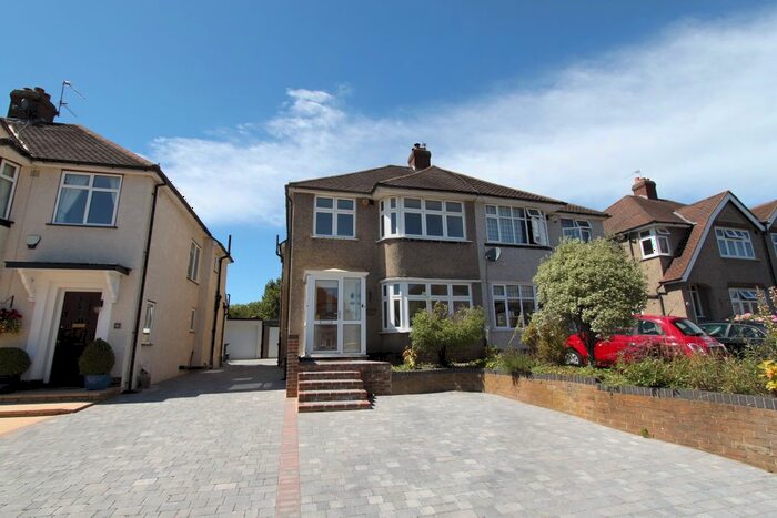 3 Bedroom Semi-Detached House To Rent In Highcombe Close, London, SE9