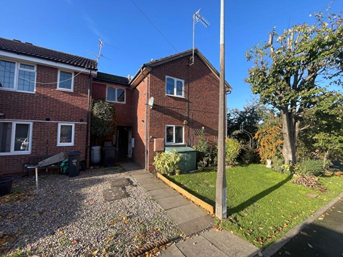 1 Bedroom Flat To Rent In Amblecote - Dove Drive, DY8