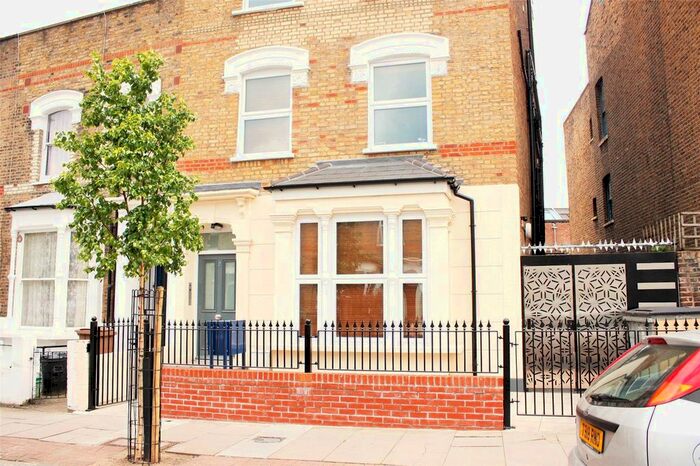 Studio To Rent In Foulden Road, Stoke Newington, London, N16