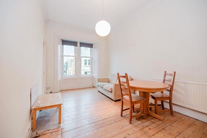 2 Bedroom Flat To Rent In L Edina Place, Edinburgh, EH7