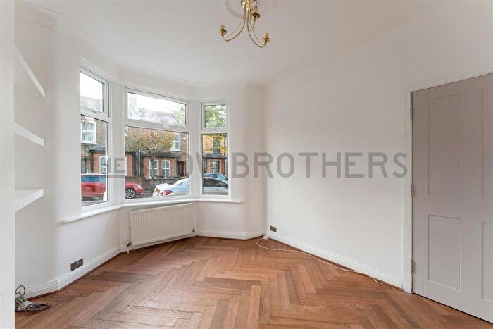 2 Bedroom Flat To Rent In Goldsmith Road, London, E17