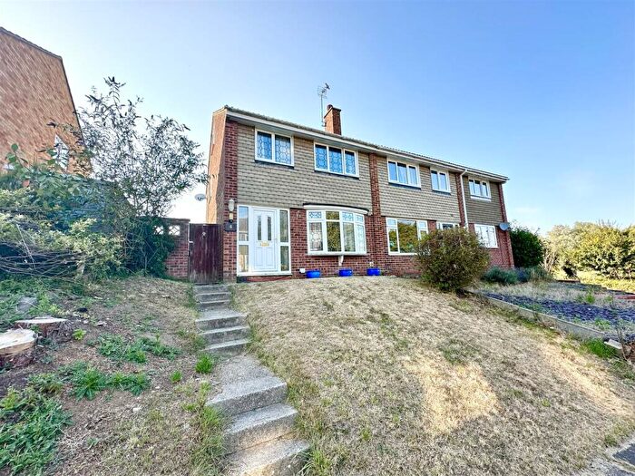 3 Bedroom Semi-Detached House For Sale In Lark Rise, Sudbury, CO10