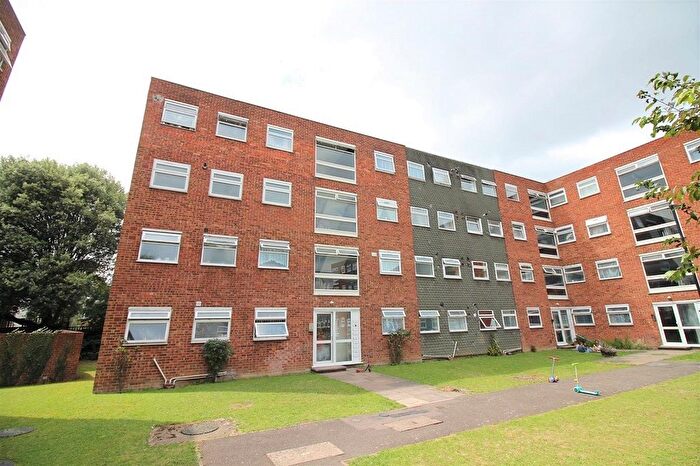 2 Bedroom Flat To Rent In Memorial Close, Hounslow, TW5