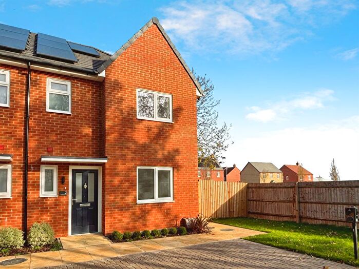 3 Bedroom Semi-Detached House For Sale In Brick Kiln Road, Raunds, Wellingborough, NN9