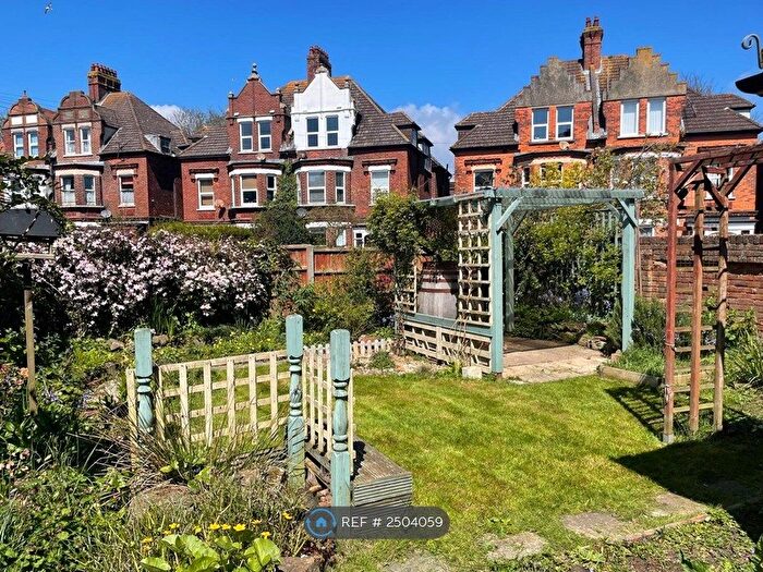 2 Bedroom Flat To Rent In Kingsnorth Gardens, Folkestone, CT20
