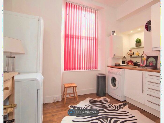 2 Bedroom Flat To Rent In Albyn Grove, Aberdeen, AB10